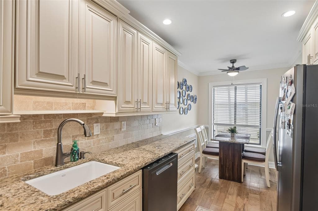 7300 SUNSHINE SKYWAY LANE 206 photo 7