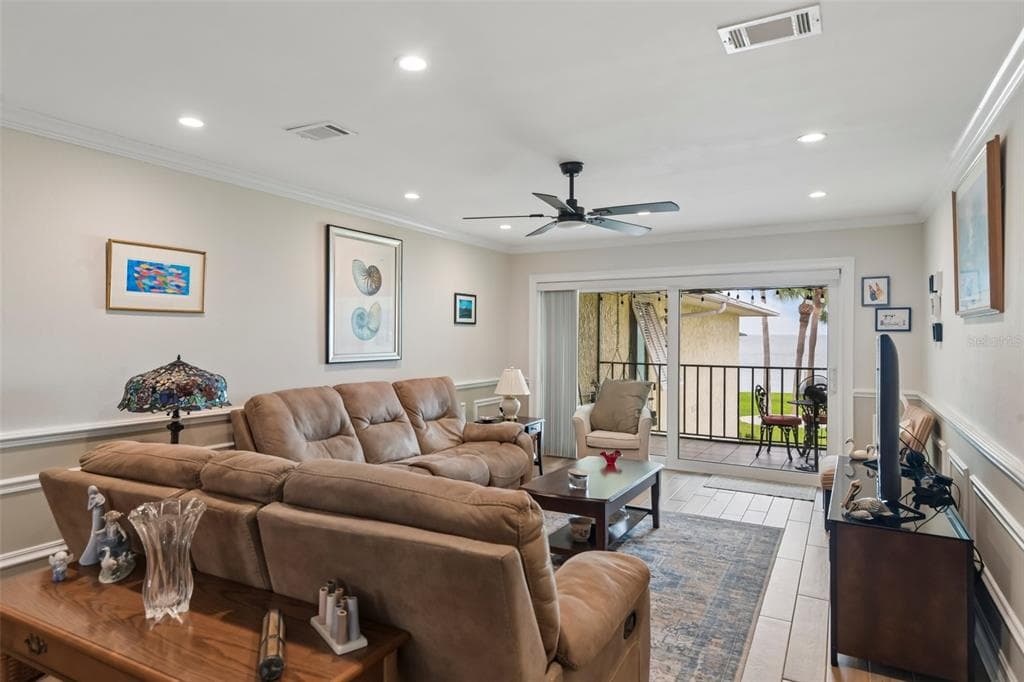 7300 SUNSHINE SKYWAY LANE 206 photo 3