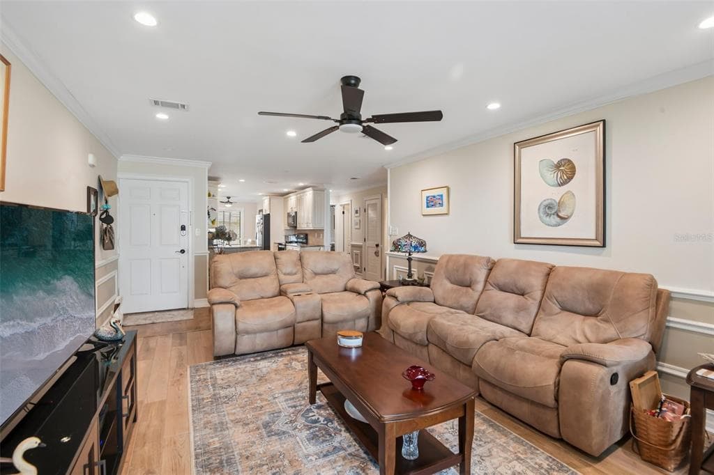 7300 SUNSHINE SKYWAY LANE 206 photo 4
