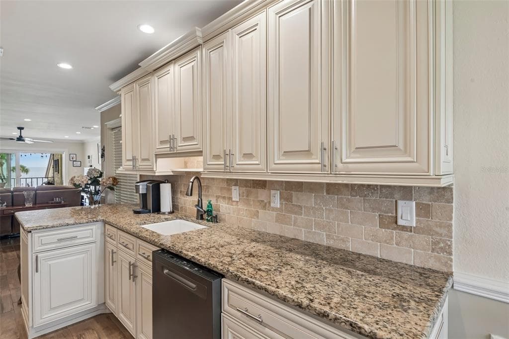 7300 SUNSHINE SKYWAY LANE 206 photo 8