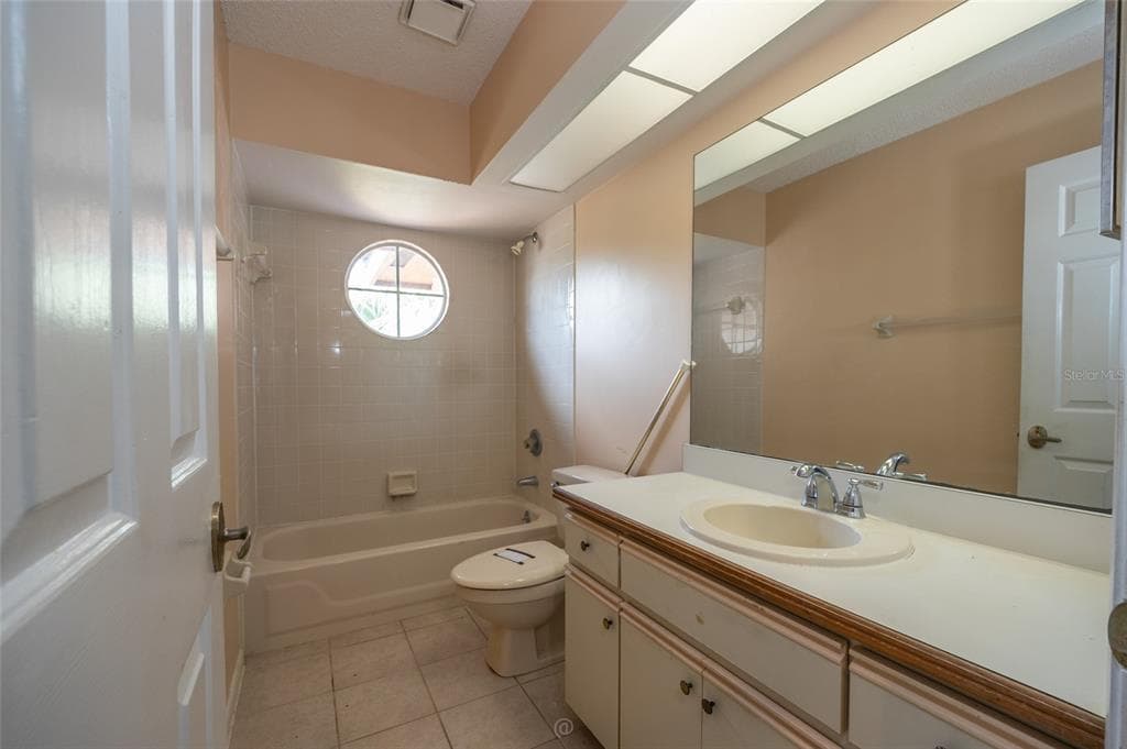 29 CHEROKEE COURT W photo 18