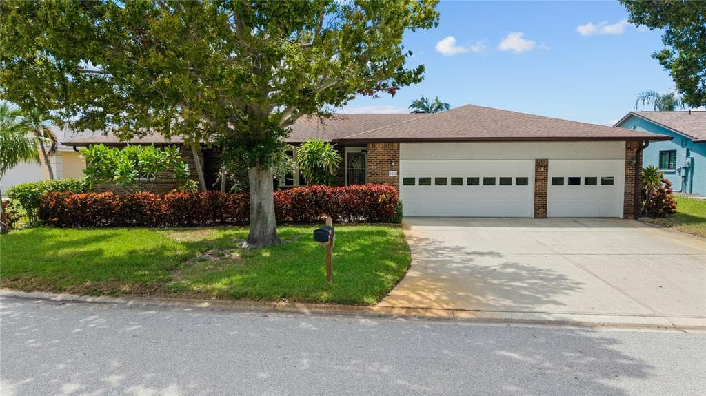 4612 CORAL LAKE DRIVE photo 2
