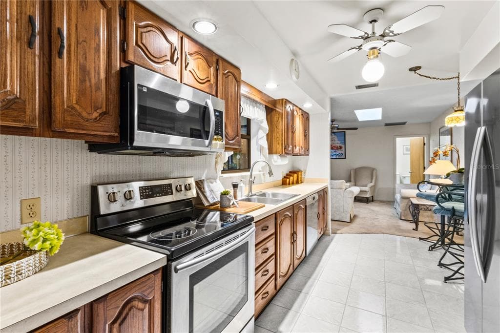 4612 CORAL LAKE DRIVE photo 9