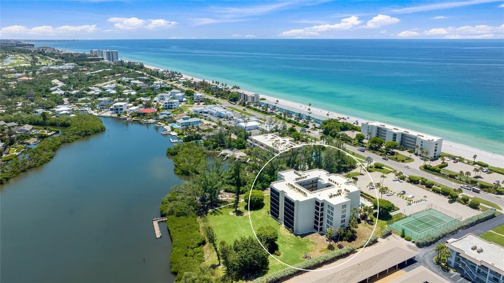 3240 GULF OF MEXICO DRIVE B504 photo 2
