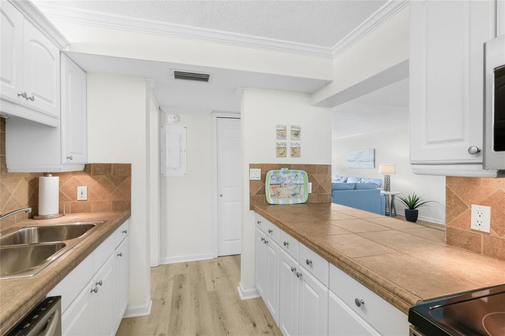 3240 GULF OF MEXICO DRIVE B504 photo 13