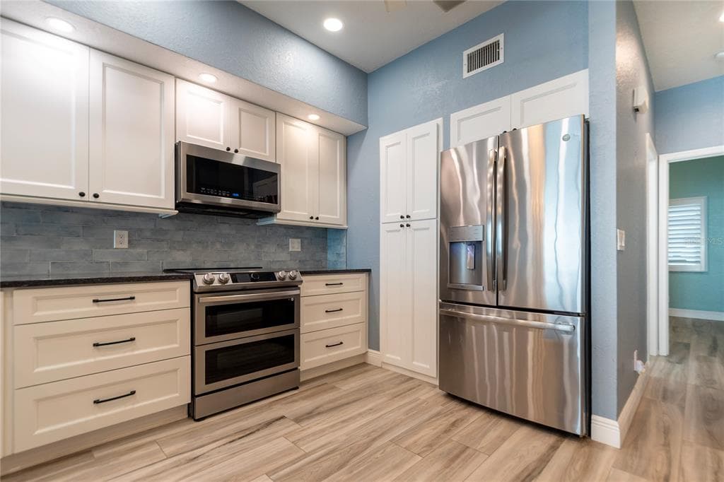 4651 MIRABELLA COURT photo 21