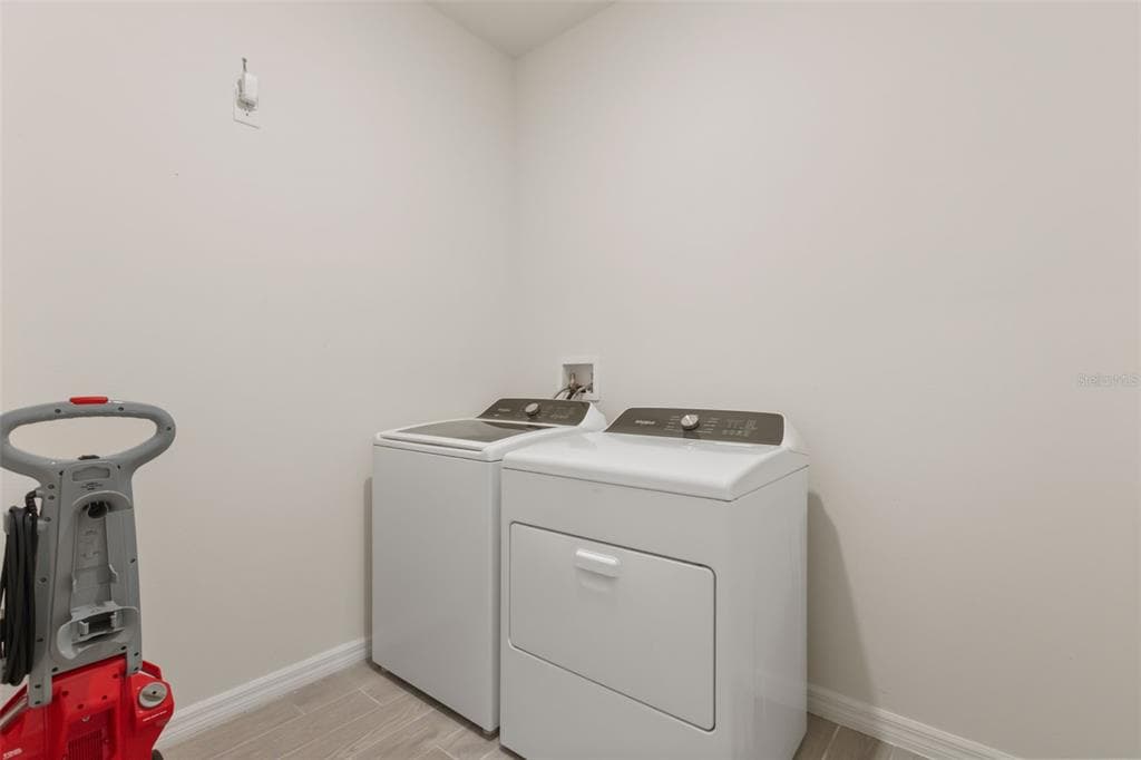 1545 DELPHI WAY photo 19