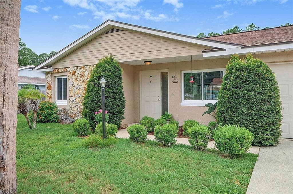 43 BAY SPRING PLACE photo 2