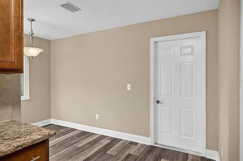 43 BAY SPRING PLACE photo 18