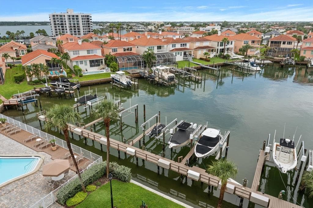 1621 GULF BOULEVARD 607 photo 17