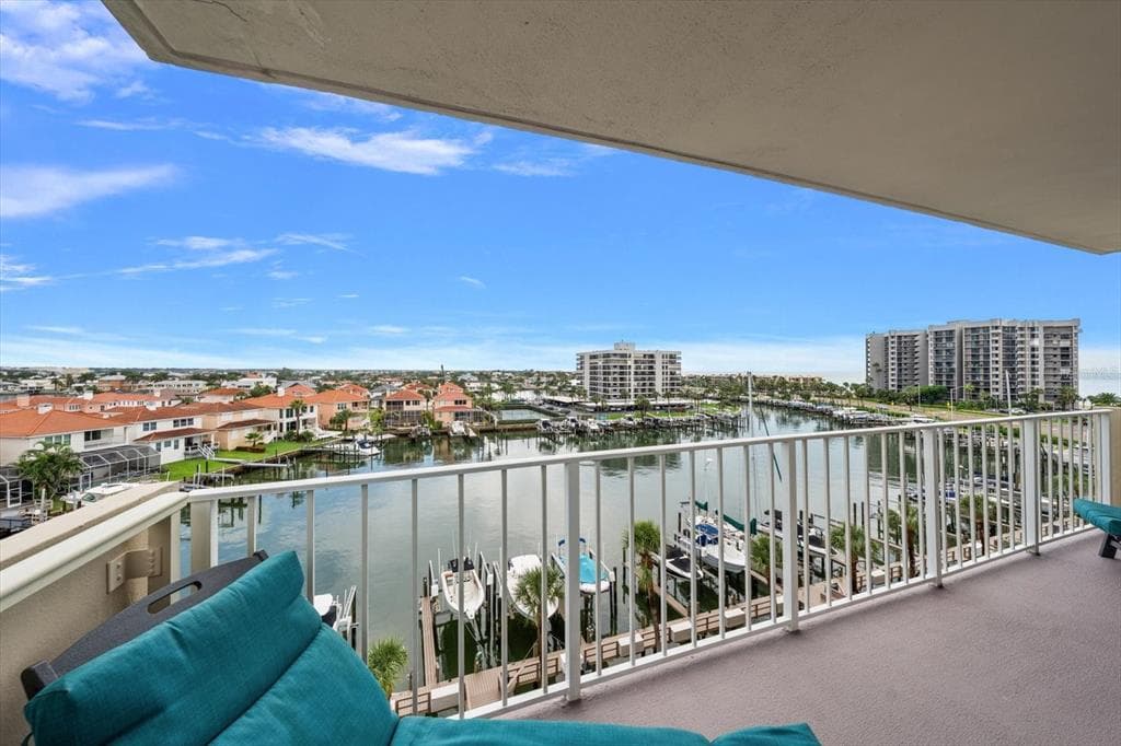 1621 GULF BOULEVARD 607 photo 16