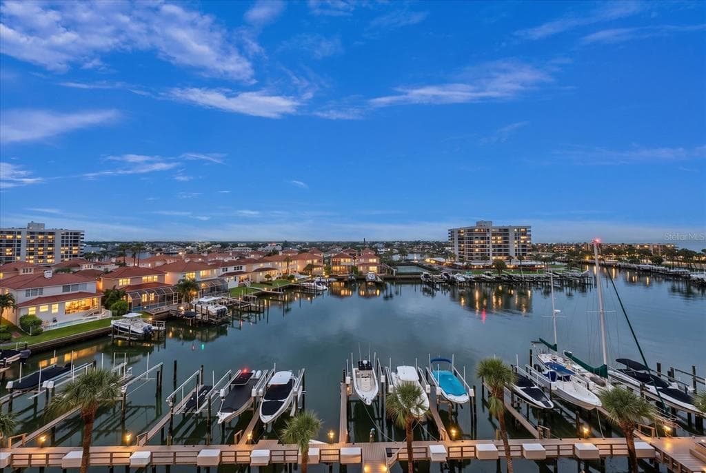 1621 GULF BOULEVARD 607 photo 3