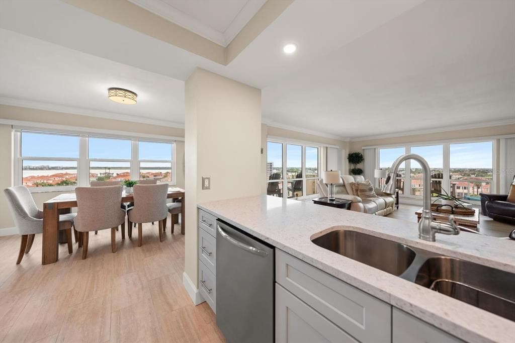 1621 GULF BOULEVARD 607 photo 8