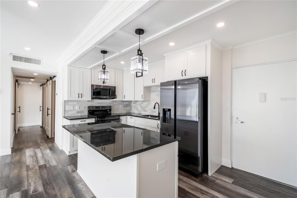 31 ISLAND WAY 703 photo 13