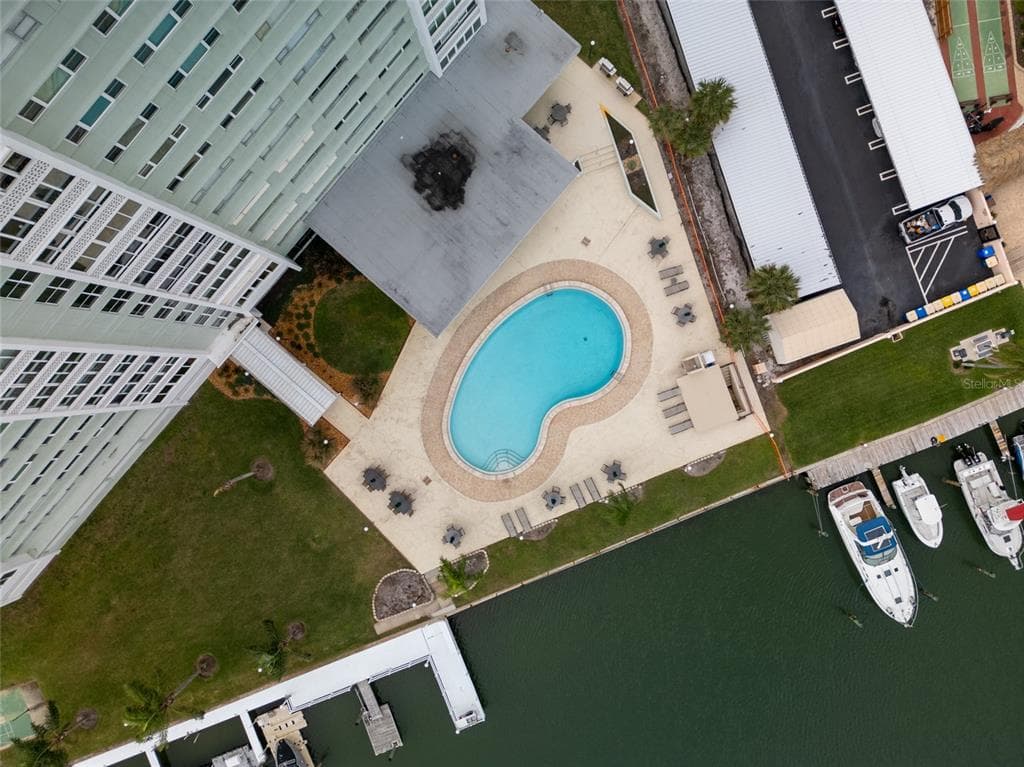 31 ISLAND WAY 703 photo 7