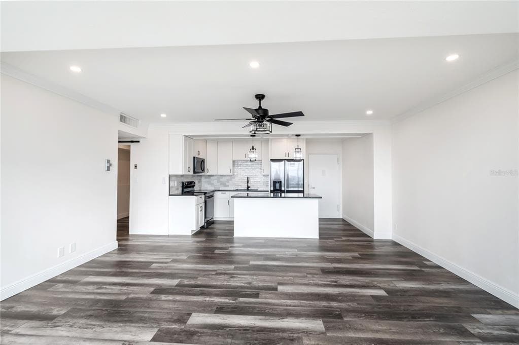 31 ISLAND WAY 703 photo 9