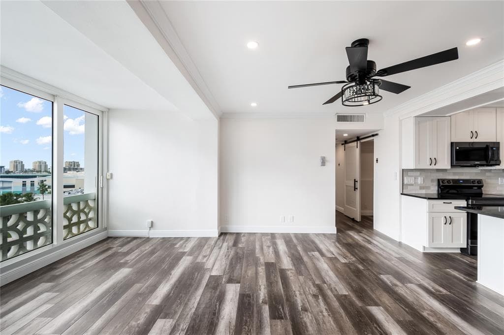 31 ISLAND WAY 703 photo 15