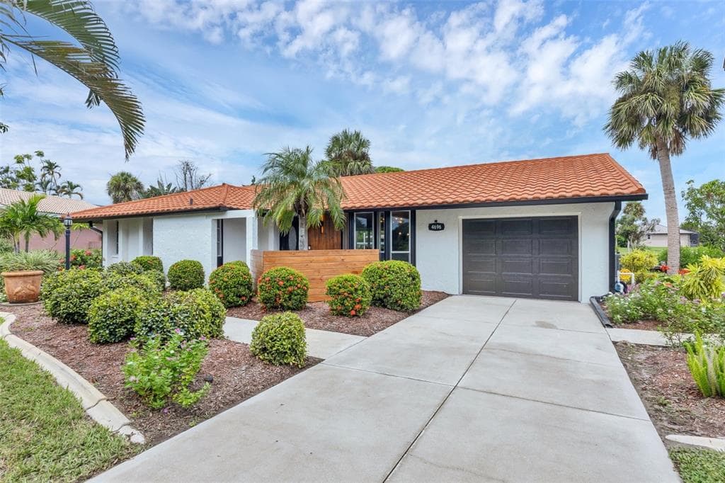4696 POMPANO STREET photo 3