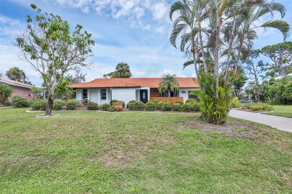 4696 POMPANO STREET photo 1