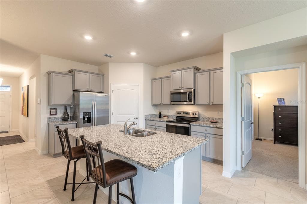 1413 SYLES DRIVE photo 2