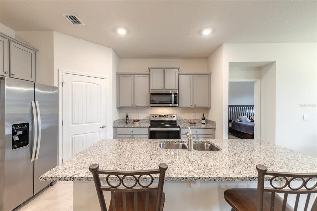 1413 SYLES DRIVE photo 3