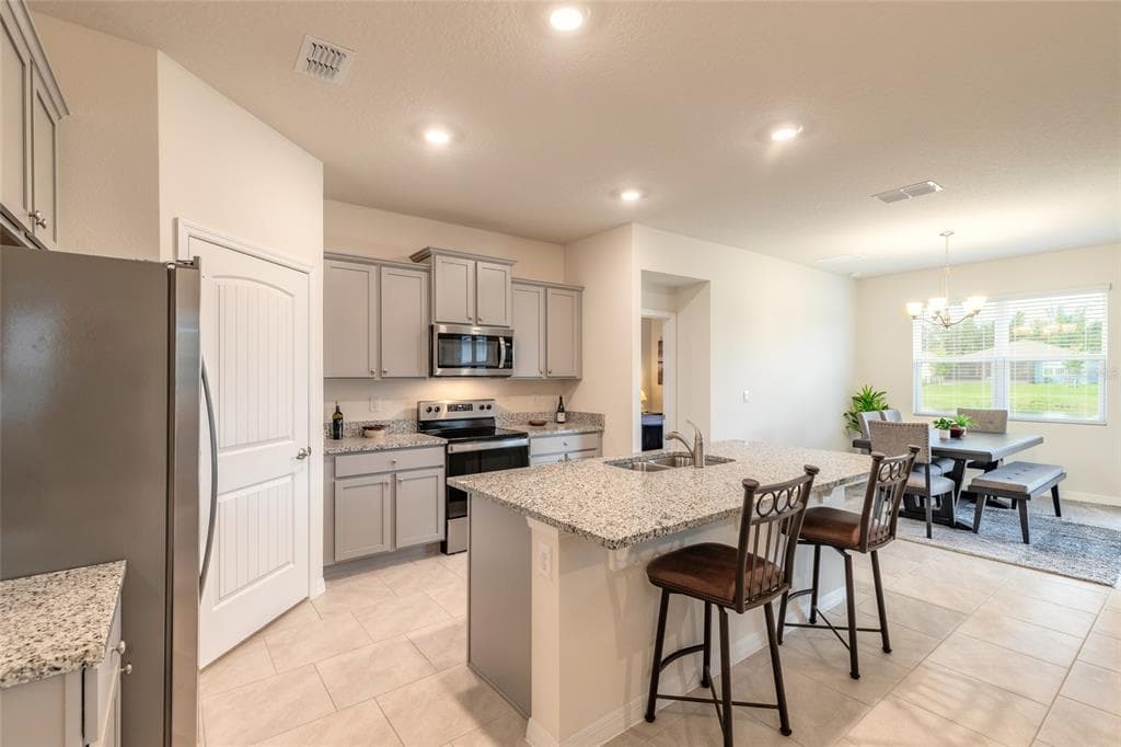 1413 SYLES DRIVE photo 4