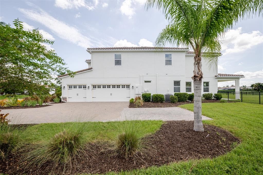 4789 VASCA DRIVE photo 3