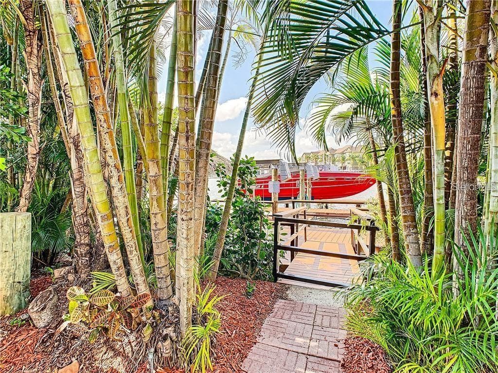 8720 COVE COURT photo 4