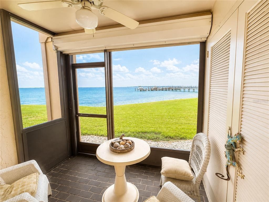 6051 SUN BOULEVARD 111 photo 2