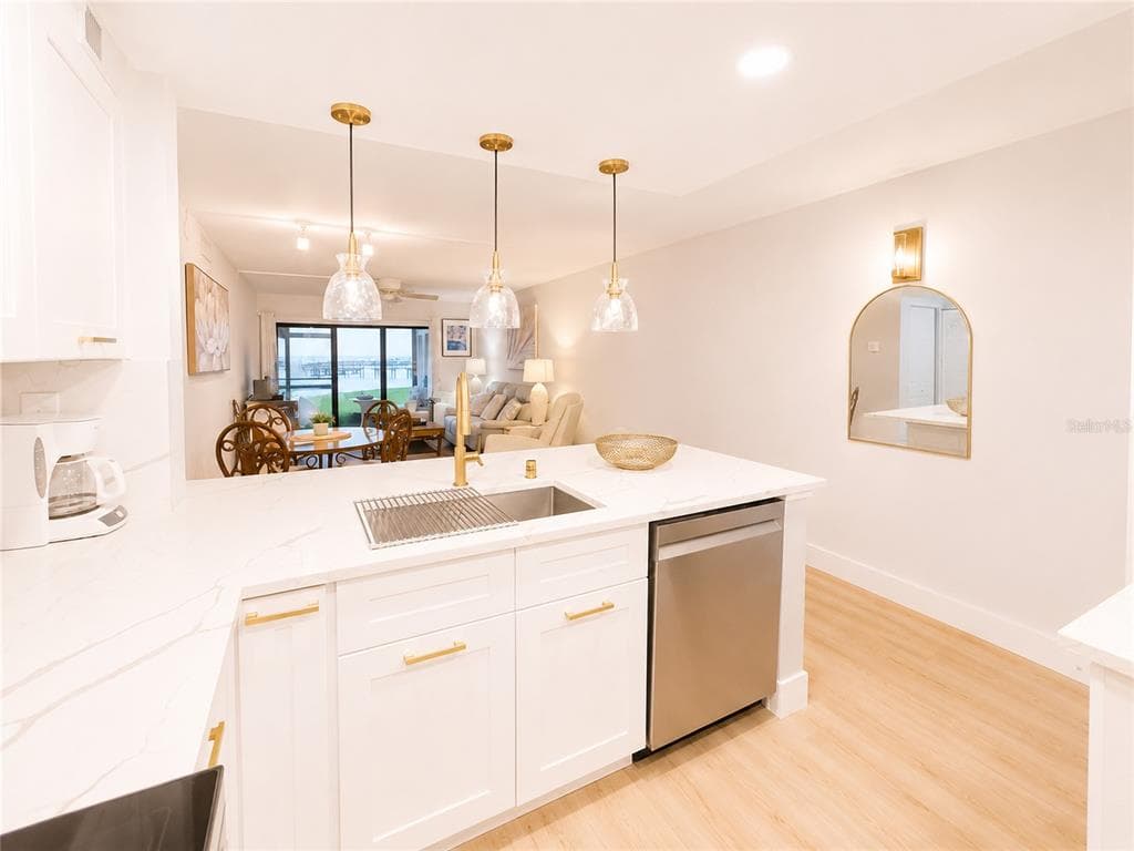6051 SUN BOULEVARD 111 photo 9