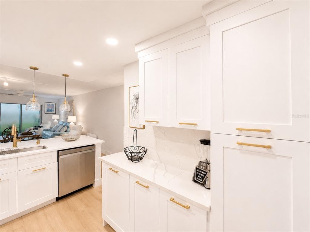 6051 SUN BOULEVARD 111 photo 8