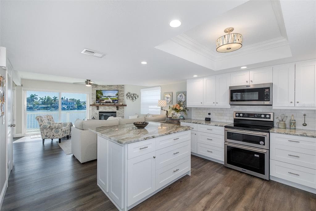 2501 BAY BOULEVARD photo 6