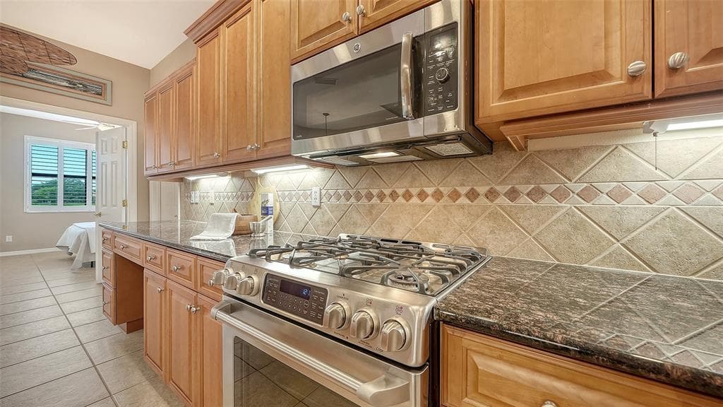 649 CRANE PRAIRIE WAY photo 22