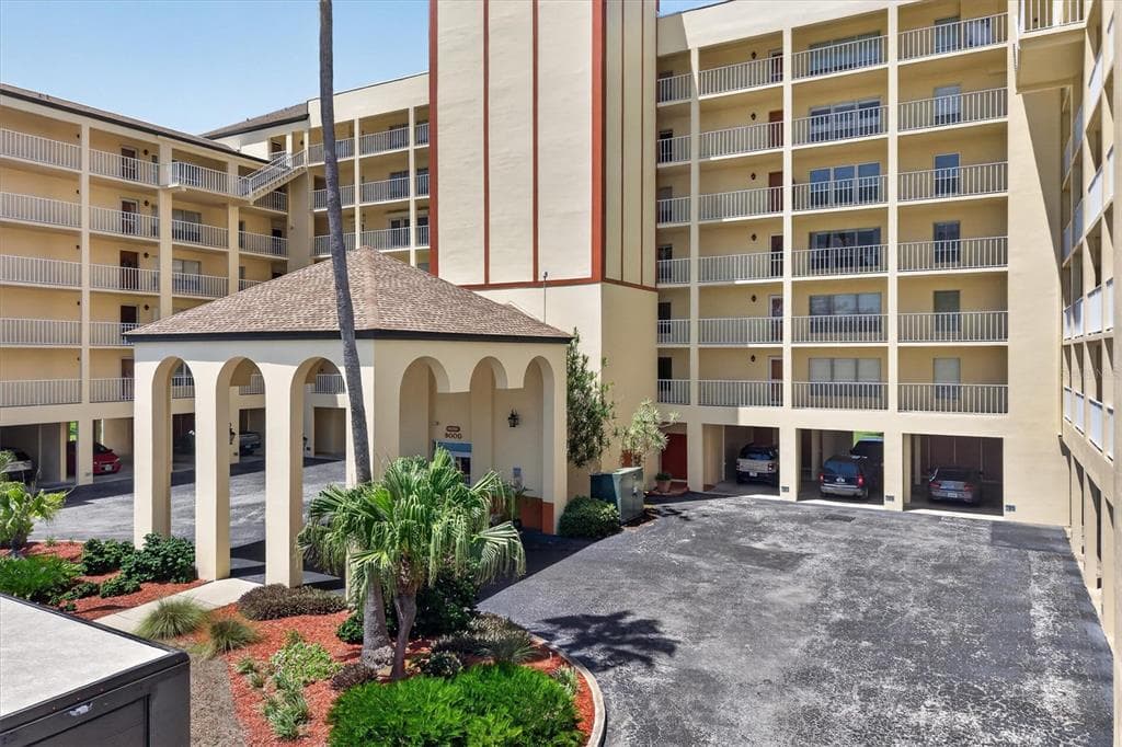 9000 COMMODORE DRIVE 305 photo 1