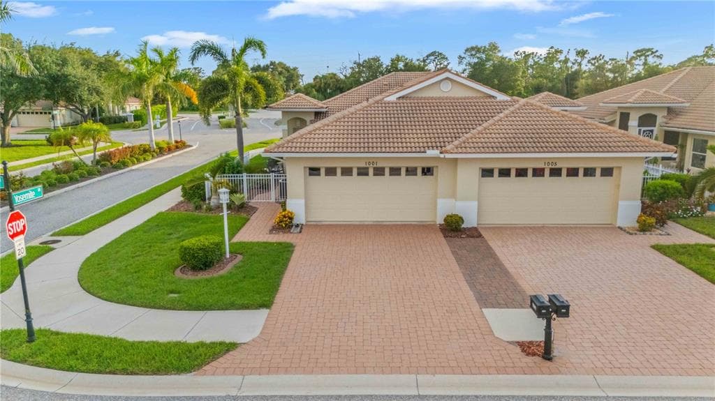 1001 TOPELIS DRIVE photo 8