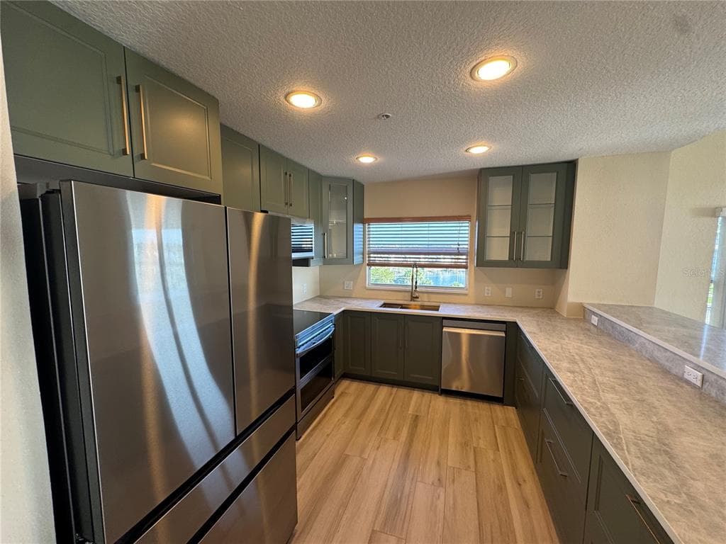 423 150TH AVENUE 1501 photo 4