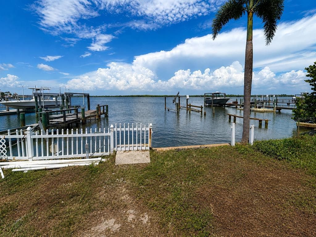 6111 BAYOU GRANDE BOULEVARD NE photo 2