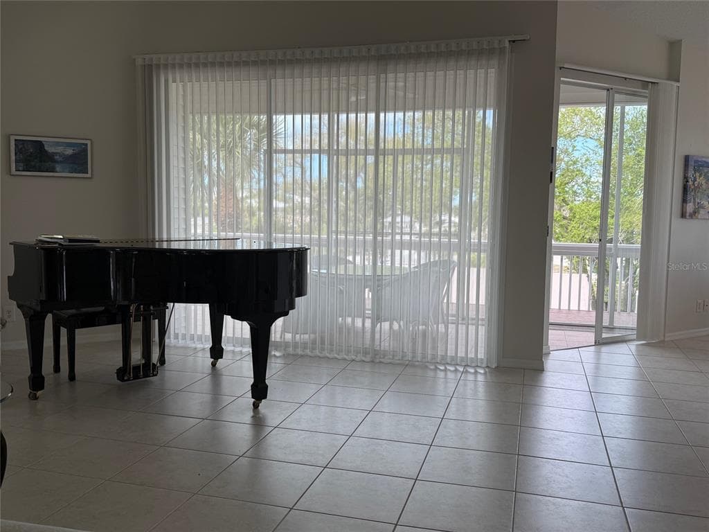 9181 LAKE DRIVE photo 15
