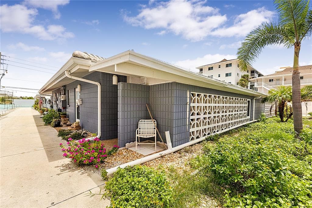 1205 TARPON CENTER DRIVE B4 photo 6