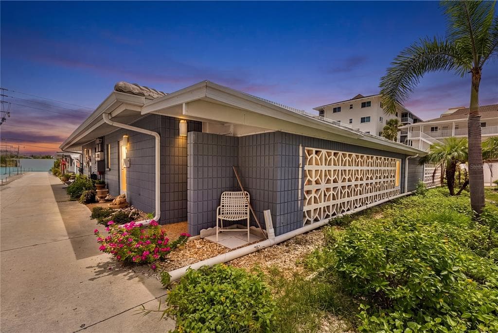 1205 TARPON CENTER DRIVE B4 photo 5