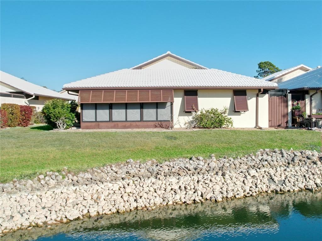 137 DRIFTING SANDS DRIVE photo 3