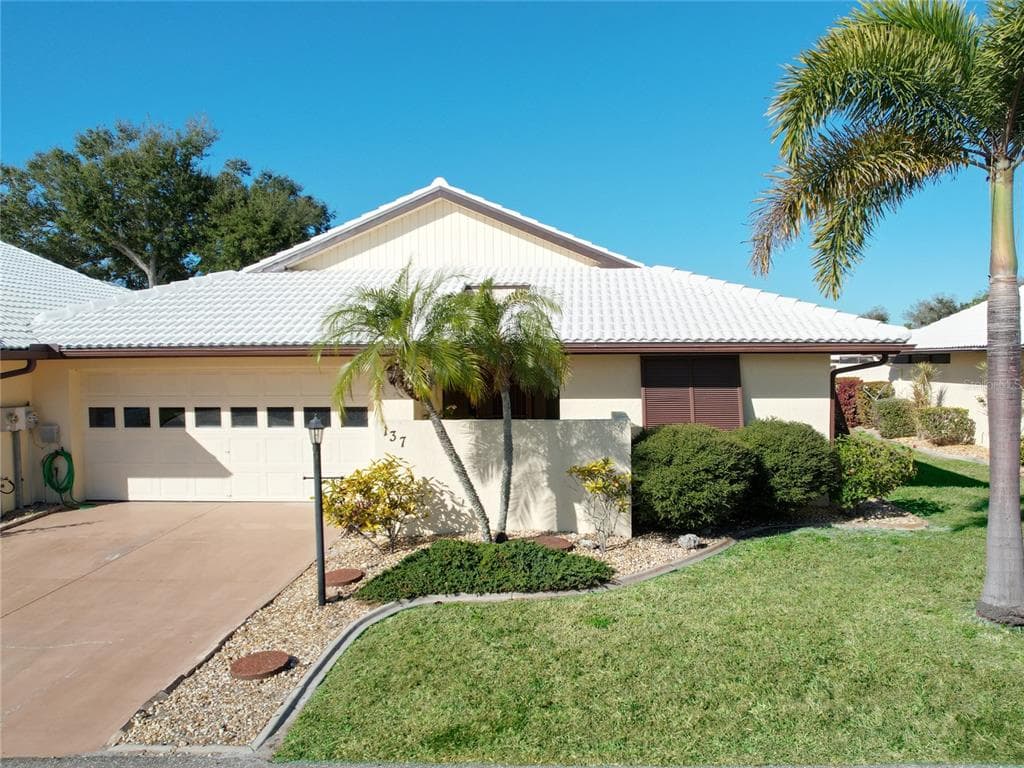137 DRIFTING SANDS DRIVE photo 1