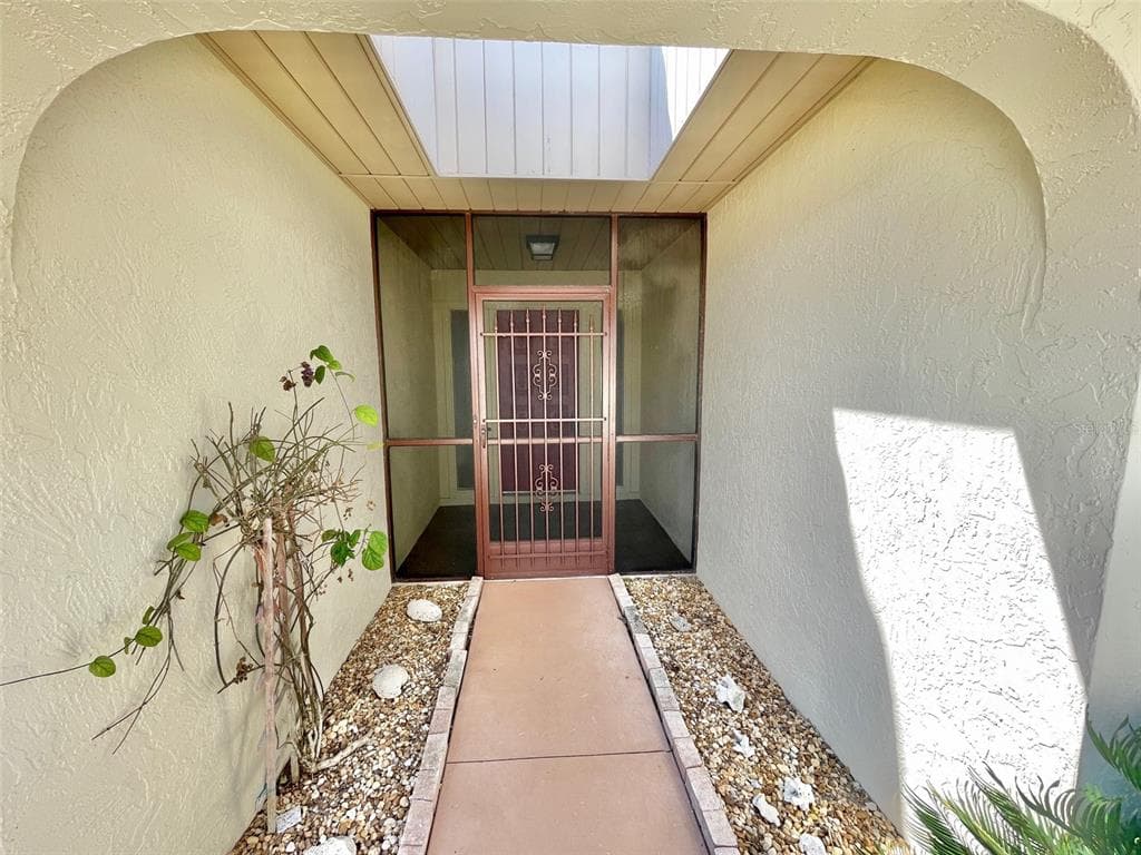 137 DRIFTING SANDS DRIVE photo 5