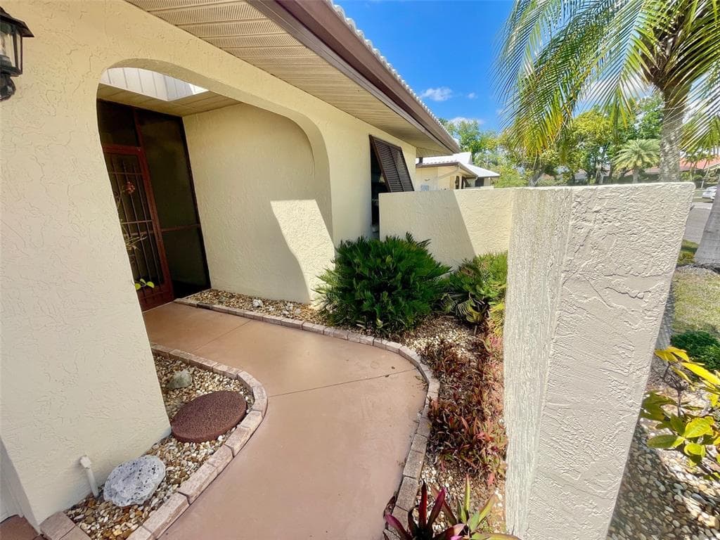 137 DRIFTING SANDS DRIVE photo 4