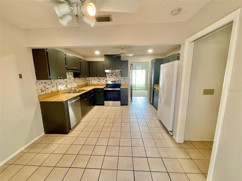 137 DRIFTING SANDS DRIVE photo 21