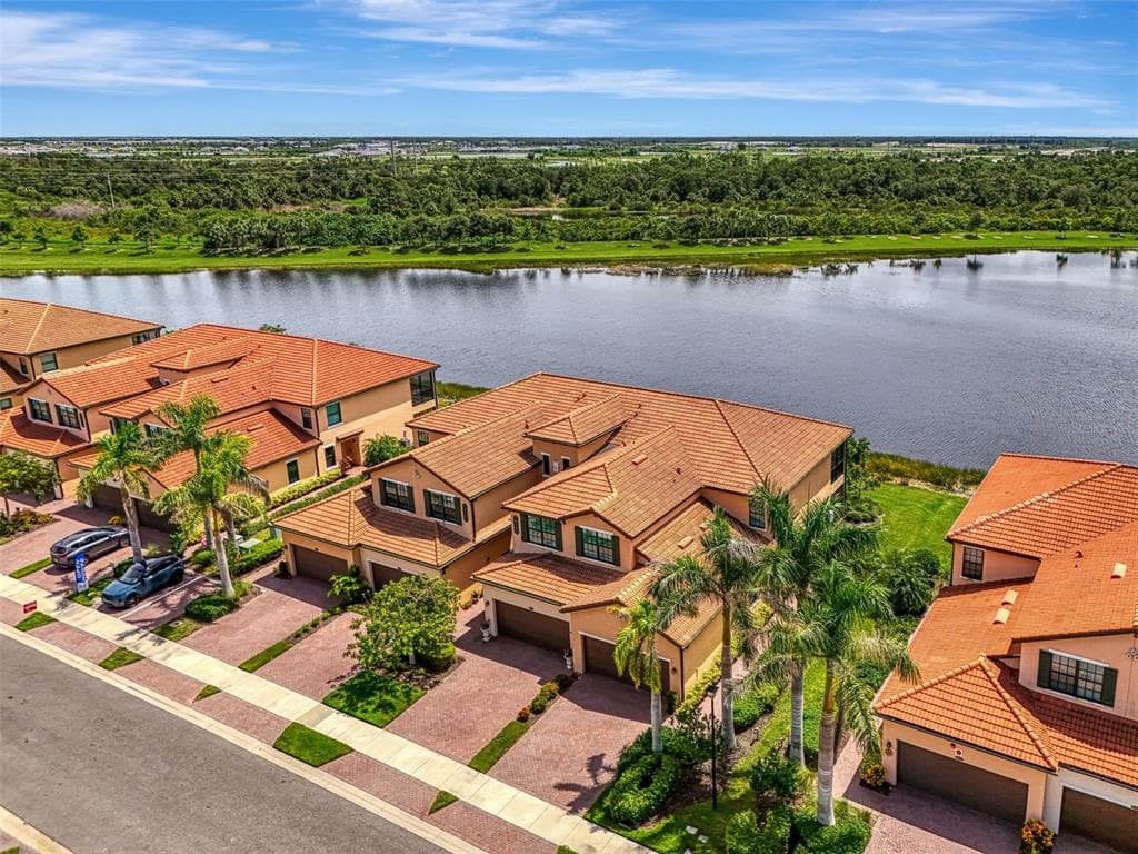 10797 TARFLOWER DRIVE 201 photo 4