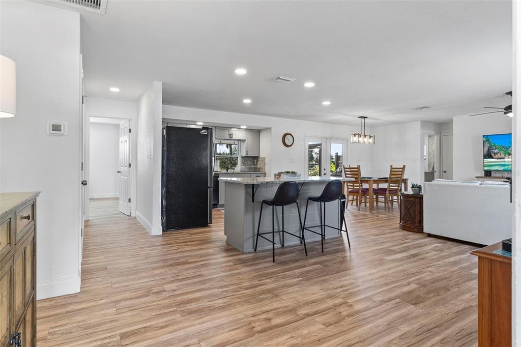 20495 ALBURY DRIVE photo 3