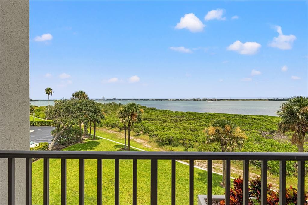 1501 GULF BOULEVARD 206 photo 5