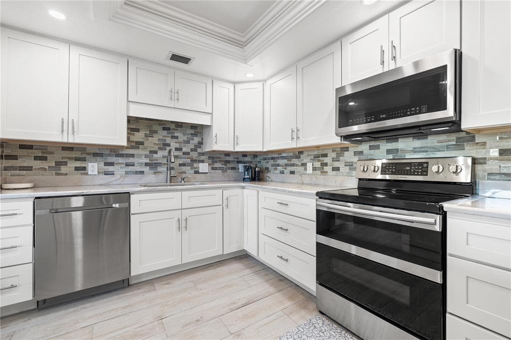 1501 GULF BOULEVARD 206 photo 8