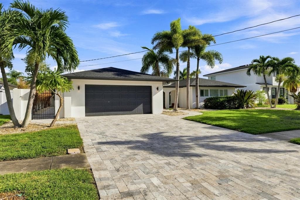 320 PALM ISLAND NE photo 2